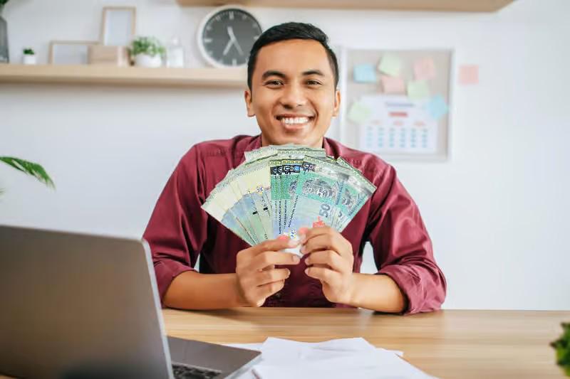 Pelanggan gembira menerima dana